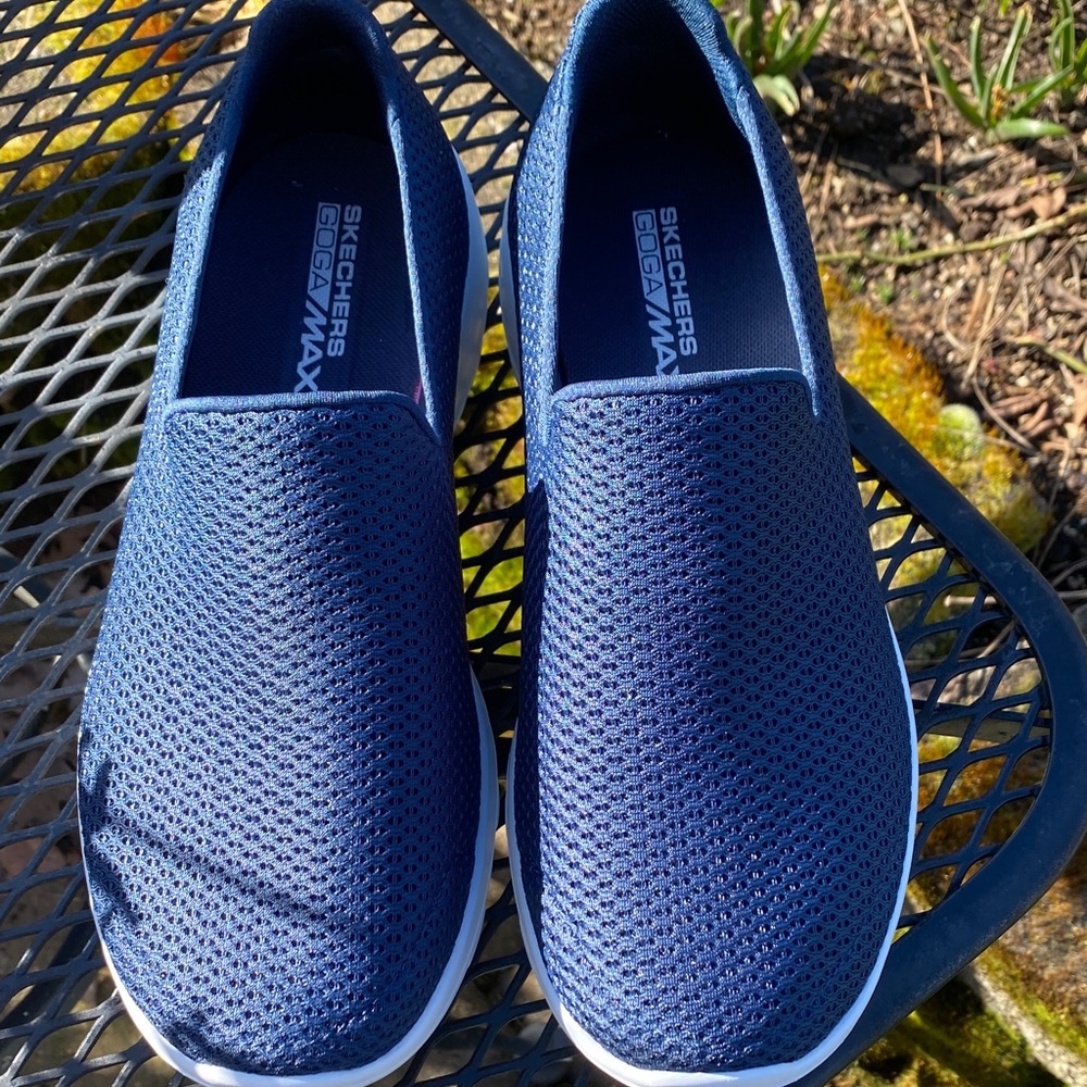 New Skechers Navy Blue  GOGA MAXMesh Slip-Ons 8.5 US